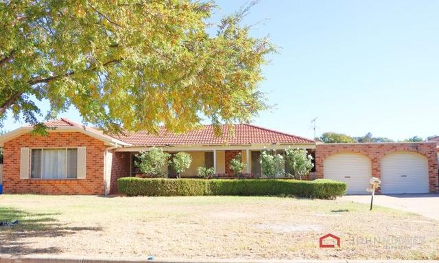 11 Karoom Drive, NSW 2650