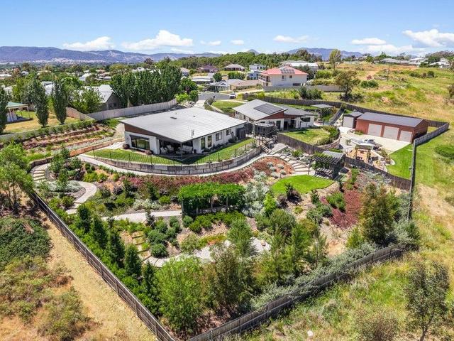 8 Cook Place, NSW 2850