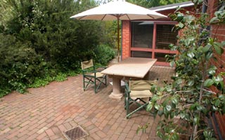 Outdoor Entertaining (2003-10-31)