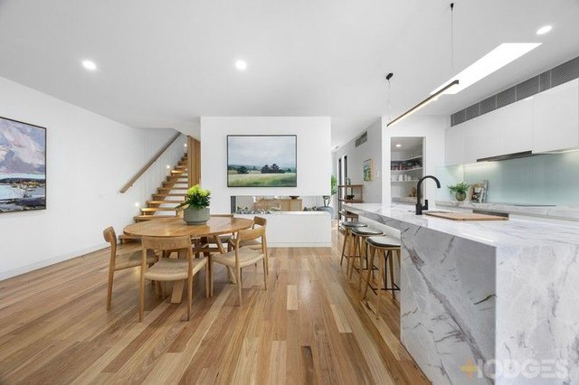 10B Cannes Grove, VIC 3193