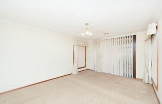 Lounge Room (2013-12-17)