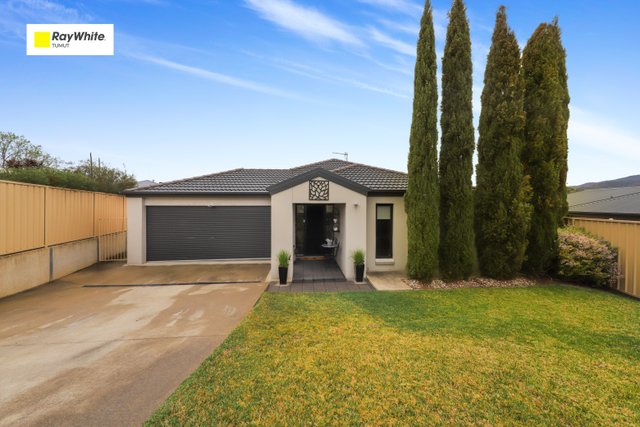 8 Lockeridge Drive, NSW 2720
