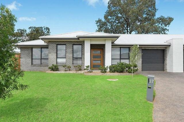 37 Dunphy Cres, NSW 2850