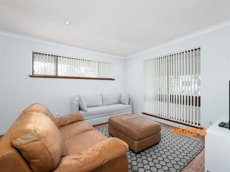 4/2 Waroonga Road, WA 6009