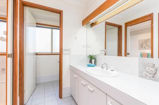 Bathroom (2016-05-05)
