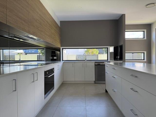 2/15 Tailslide Crescent, QLD 4575