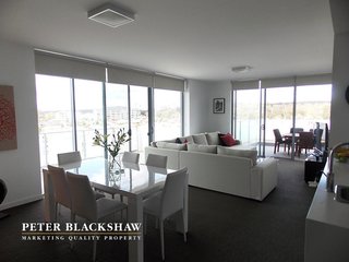 Lounge/dining 
