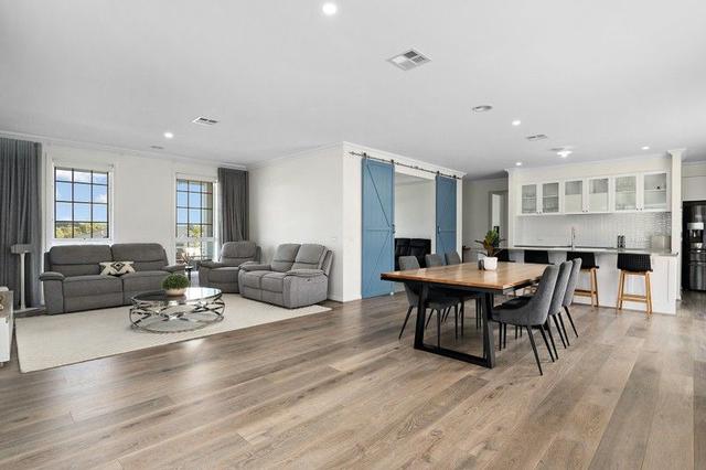 28 Candlebark  Close, VIC 3764