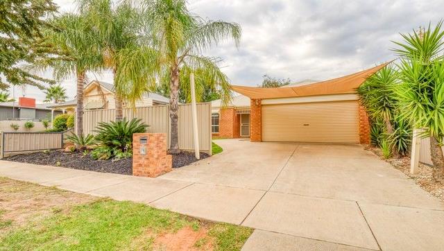62 Carr Crescent, VIC 3629