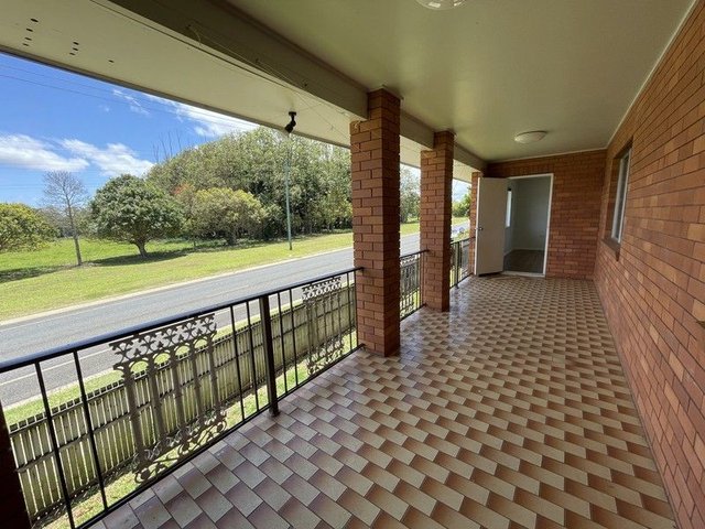 2/2 Armstrong Street, QLD 4883