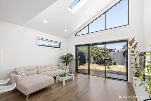 2/31 Rockbank Road, VIC 3022