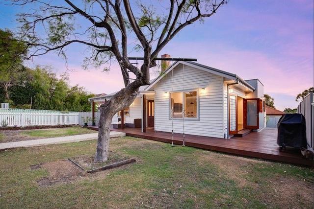 72 Rennie Crescent South, WA 6163