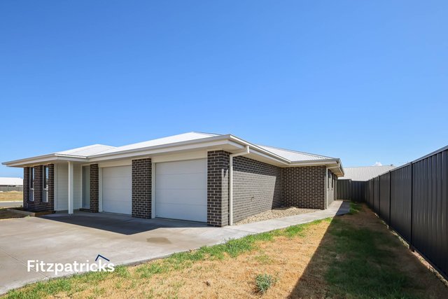 1/4 Lacebark Drive, NSW 2651