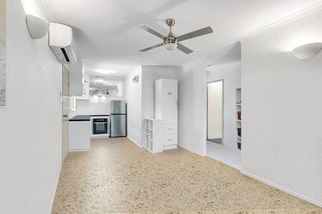 8/126-128 Greenslopes Street, QLD 4870