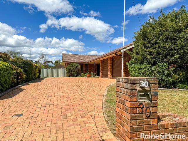 30 Warraderry Street, NSW 2810