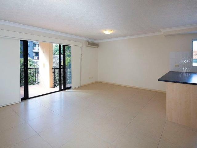 1/14-16 Collins Street, QLD 4012