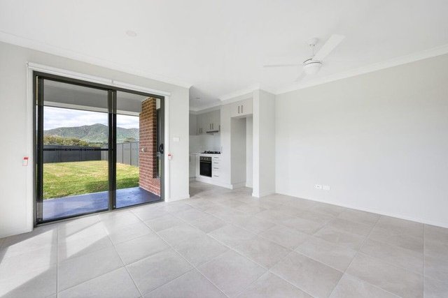 2/15 Wattle St, NSW 2352