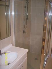 Bathroom (2011-04-03)