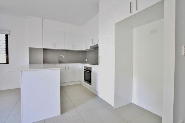 2/11 Lagonda Street, QLD 4103