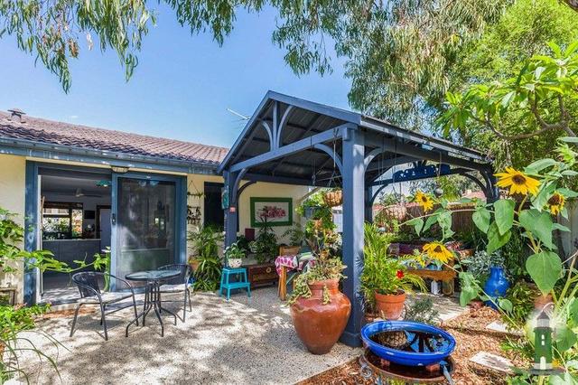 4/2 Lear Place, WA 6163