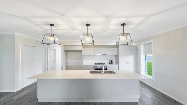 28 Moore  Street, NSW 2850