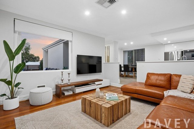 9 Yagoona Street, WA 6023