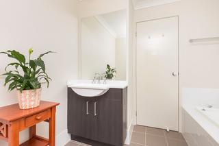 Bathroom (2016-10-06)