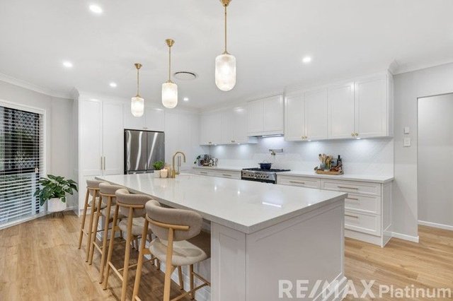 26 Yellow Robin Court, QLD 4504