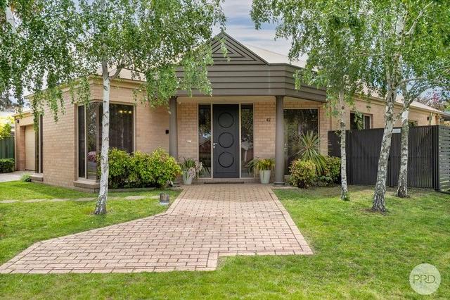 42 Lake Gardens Avenue, VIC 3355