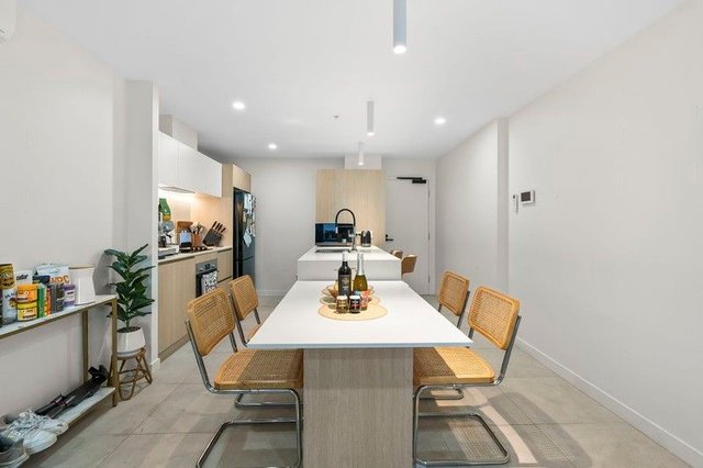 302/21 Carl Street, QLD 4102