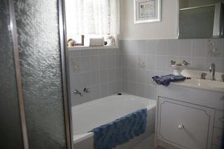 Bathroom (2012-08-15)