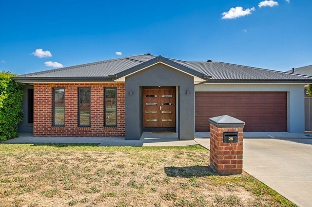 25 Hereford Court, NSW 2640