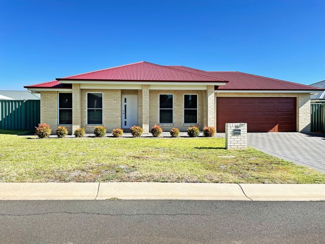 9B Dunheved Circle, NSW 2830