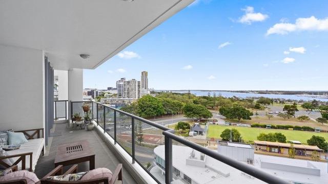 1016/3 Como Crescent, QLD 4215