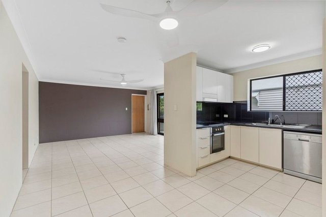 2/17 Logan St, QLD 4120
