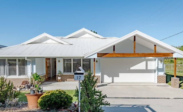 17 Bega Street, NSW 2549