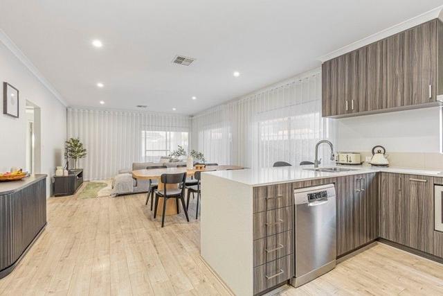 8 Laura Grange, WA 6055