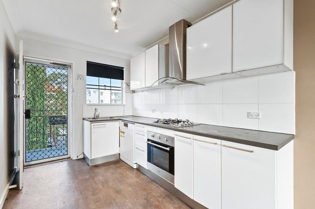 Unit 13/17 King George St, WA 6100