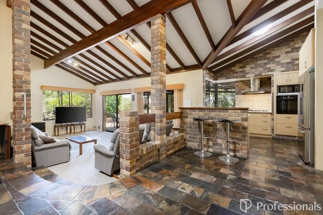 6 Flint Court, WA 6149