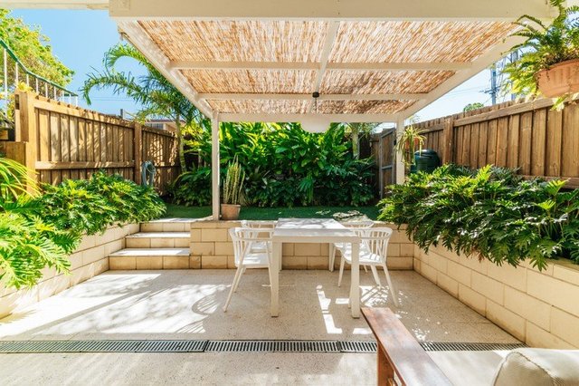 2/371 Cornwall Street, QLD 4120