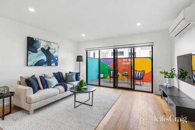 2/1 Banool Quadrant, VIC 3109