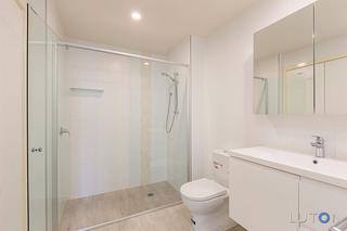Bathroom (2015-12-22)