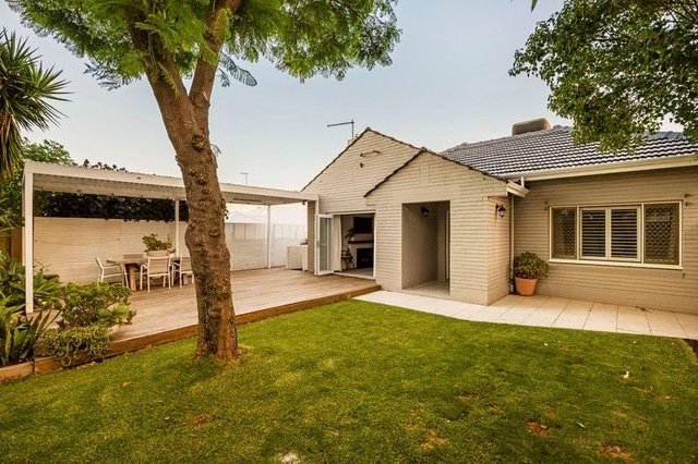 65 Hobbs Avenue, WA 6152