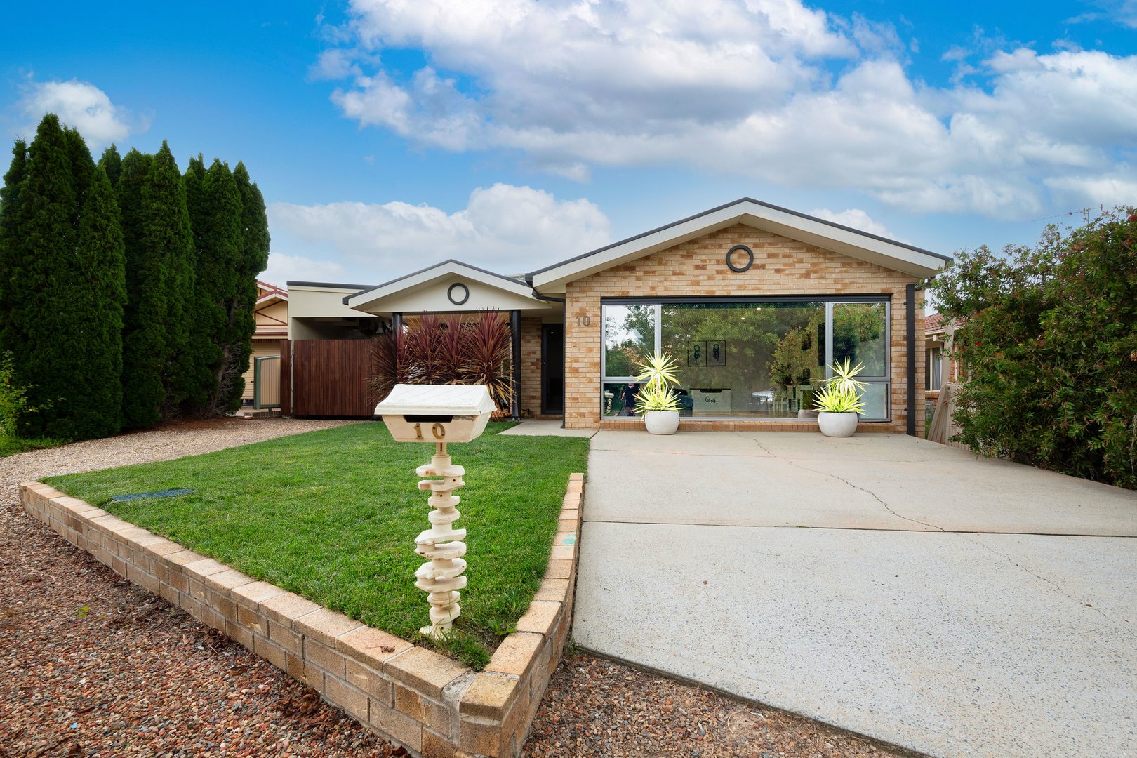 10 Thornhill Crescent, Dunlop ACT 2615 Allhomes