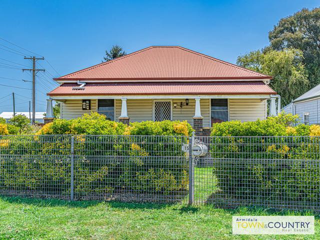 15 Crescent Street, NSW 2350