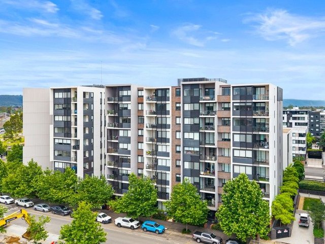 803/81B Lord Sheffield Circuit, NSW 2750