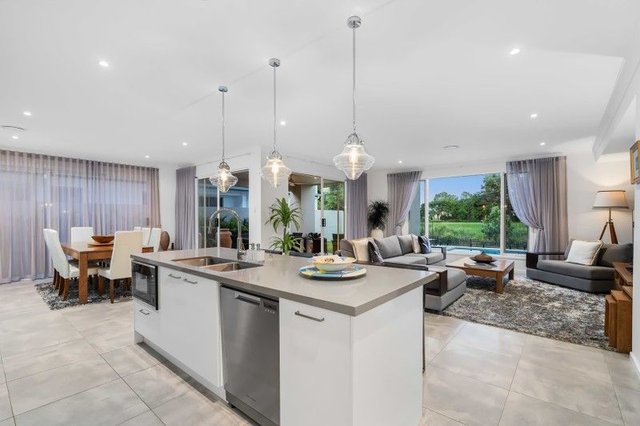 9202 Peter Senior Drive, QLD 4212