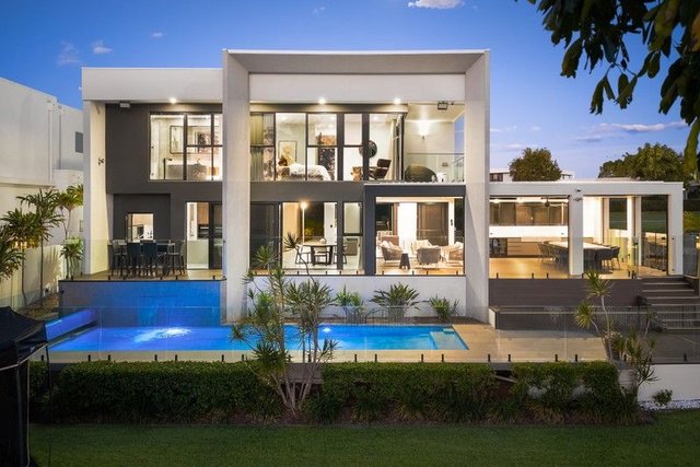 3026 The Boulevarde, QLD 4217