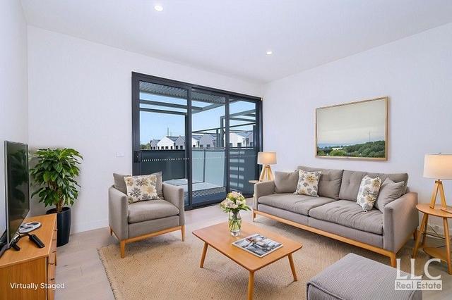 11 Village Walk, VIC 3015