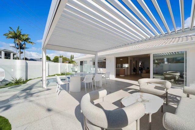36 Surfers Avenue, QLD 4218
